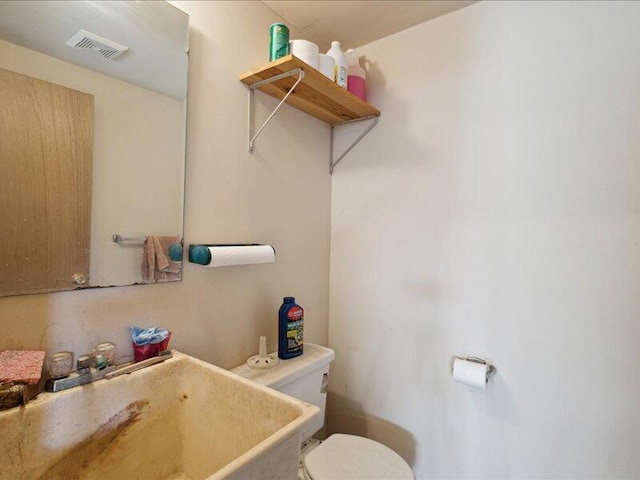 bathroom featuring toilet and sink