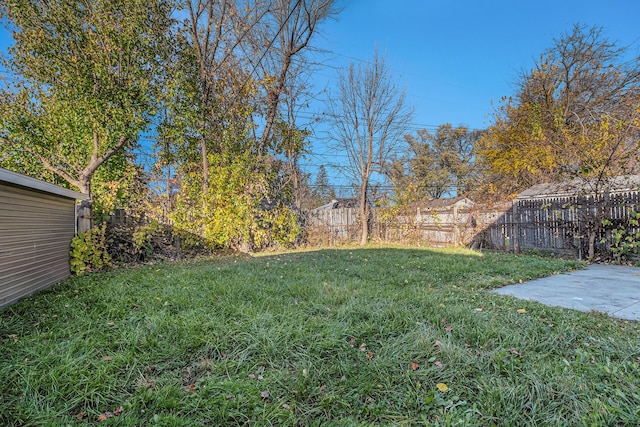 view of yard with a patio area