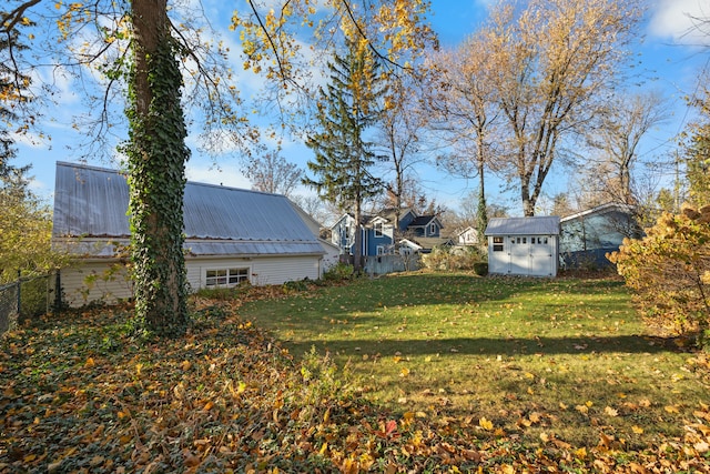 view of yard featuring a storage shed