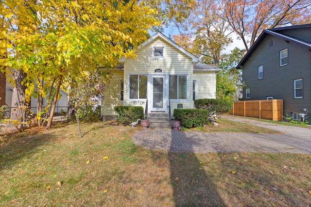 bungalow-style house featuring a front lawn