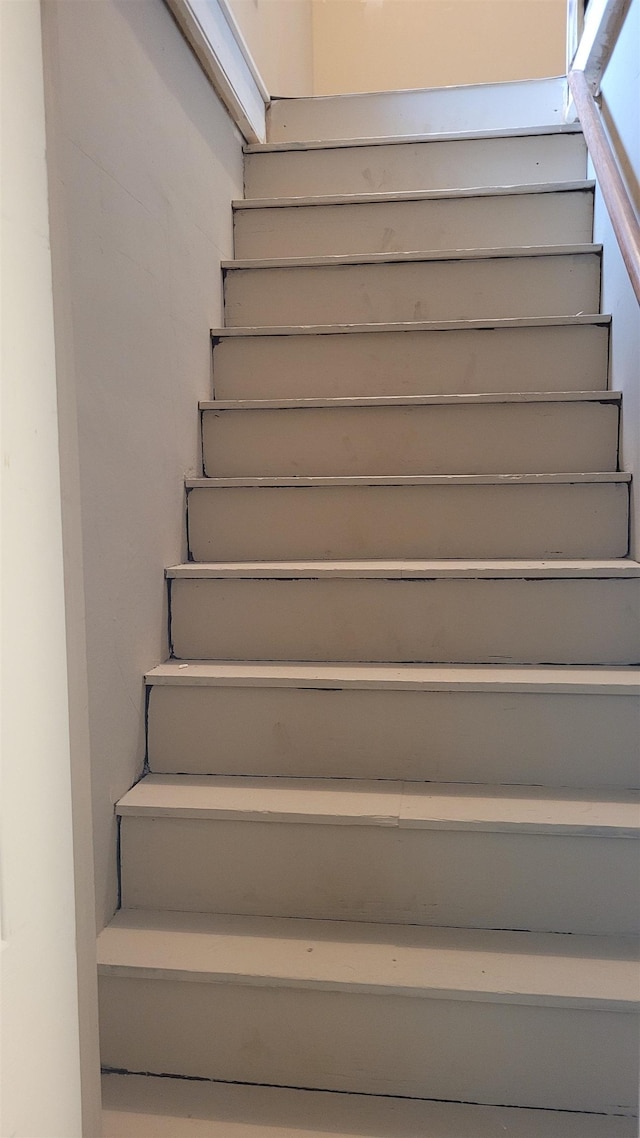 931 Hughes Ave, Flint, MI 48503 - view of staircase