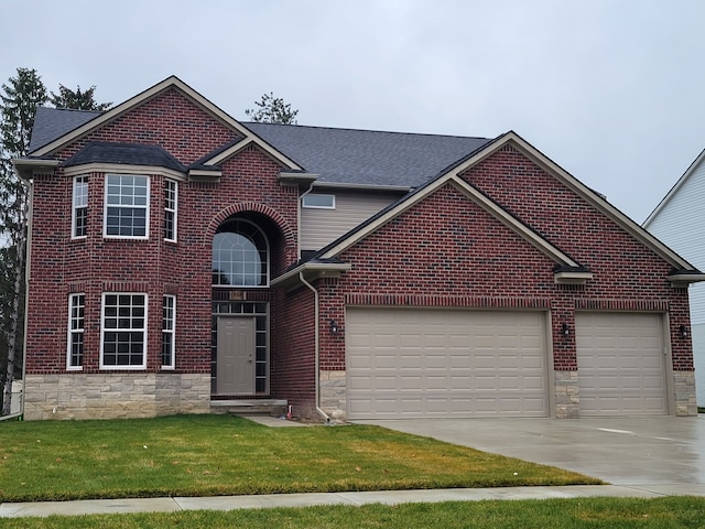 view of front facade featuring a front lawn