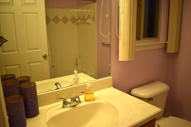 full bathroom featuring vanity, toilet, and tiled shower / bath