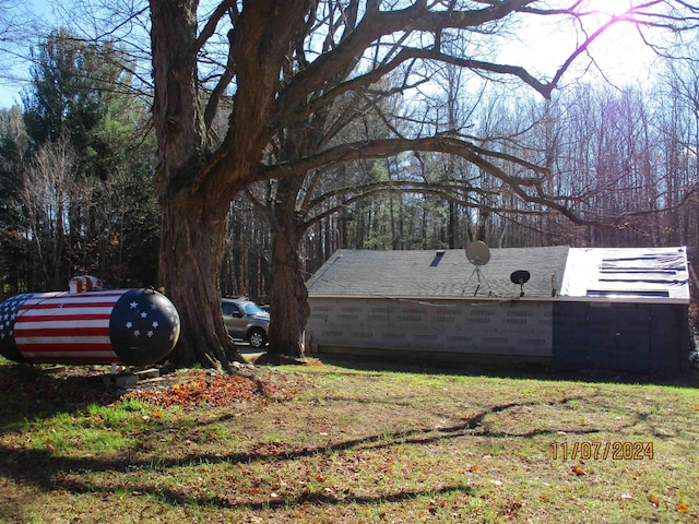 view of side of property featuring a yard