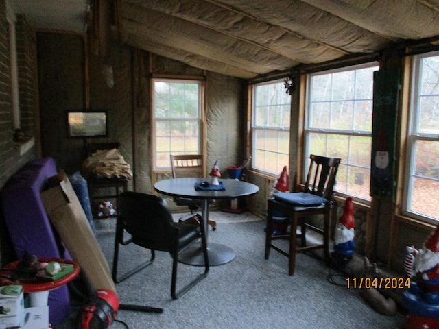 sunroom / solarium featuring vaulted ceiling