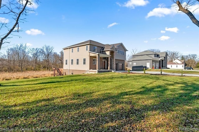 view of front facade featuring a front lawn