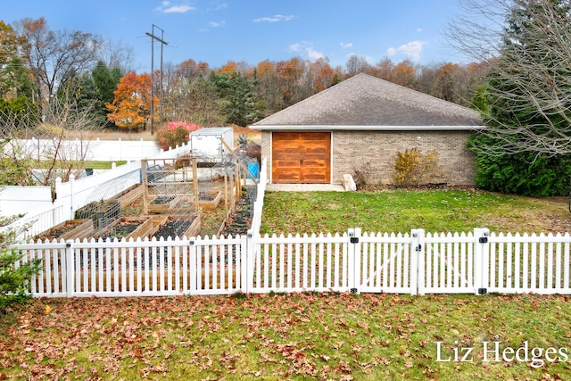 view of side of property featuring a shed and a yard