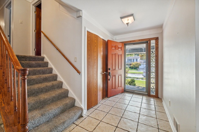 entryway with crown molding