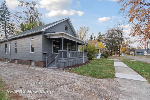 view of front of home with covered porch and a front yard