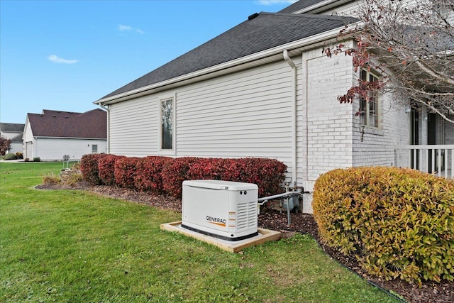 view of side of property featuring a lawn