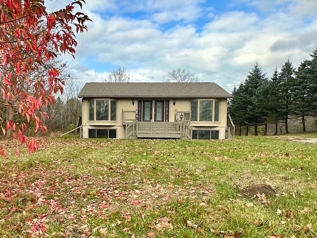 view of front of home with a front yard