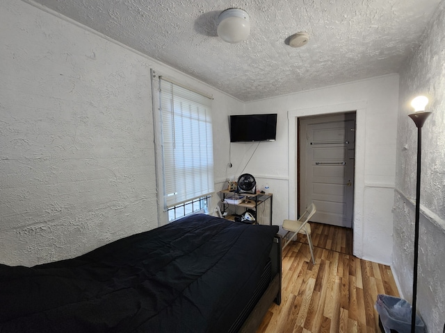 110 Whittemore St, Pontiac, MI 48342 - bedroom with a textured ceiling, wood finished floors, and a textured wall