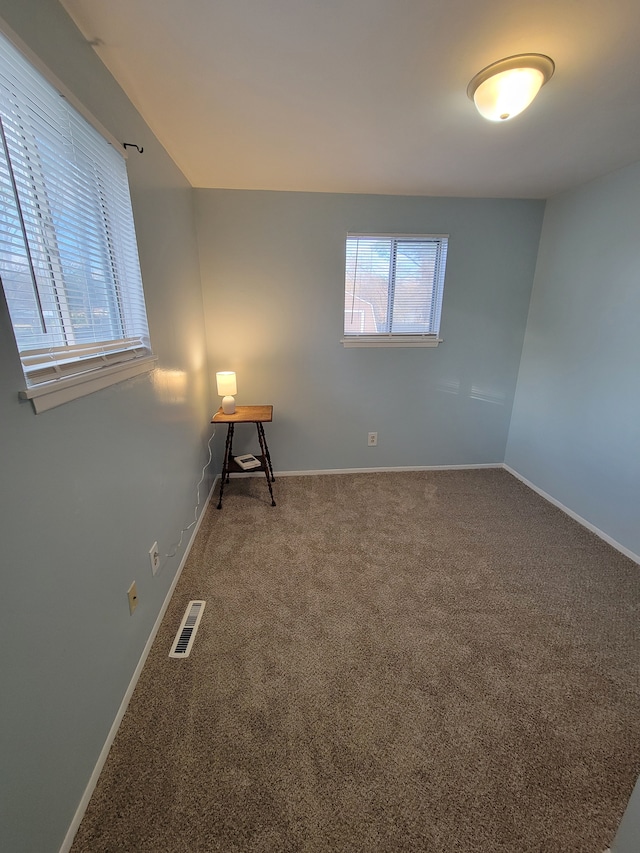 unfurnished room with carpet