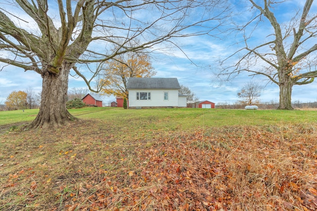 view of yard with an outbuilding and a garage