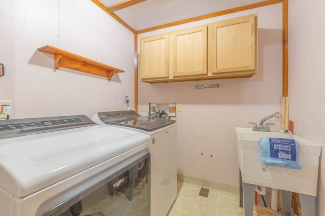 laundry room with cabinets and washing machine and clothes dryer