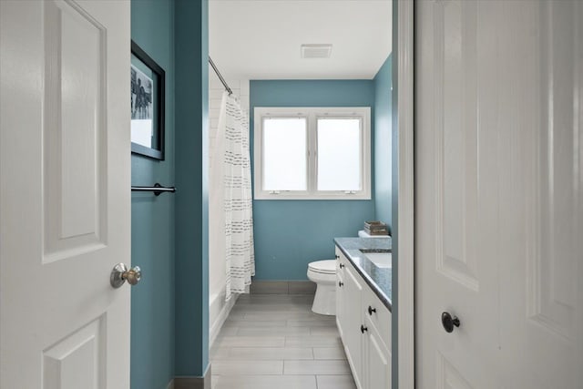 full bathroom featuring vanity, toilet, and shower / bath combo with shower curtain