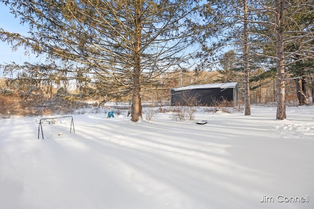 view of yard layered in snow