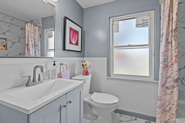 bathroom featuring a shower with curtain, a wealth of natural light, vanity, and toilet