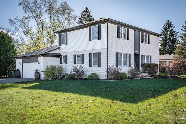 view of front of home featuring a front yard and a garage