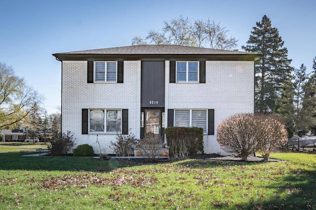 view of front property featuring a front yard