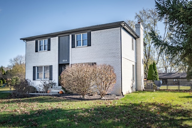 view of front of house featuring a front yard