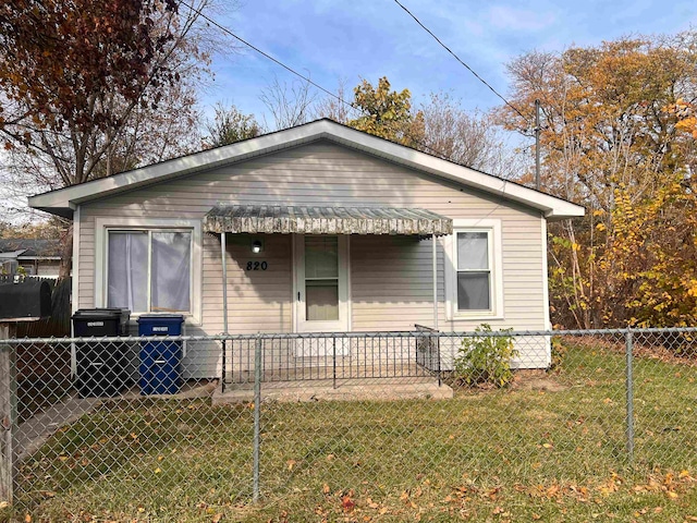 bungalow featuring a front yard