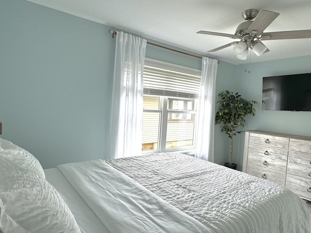 bedroom featuring ceiling fan