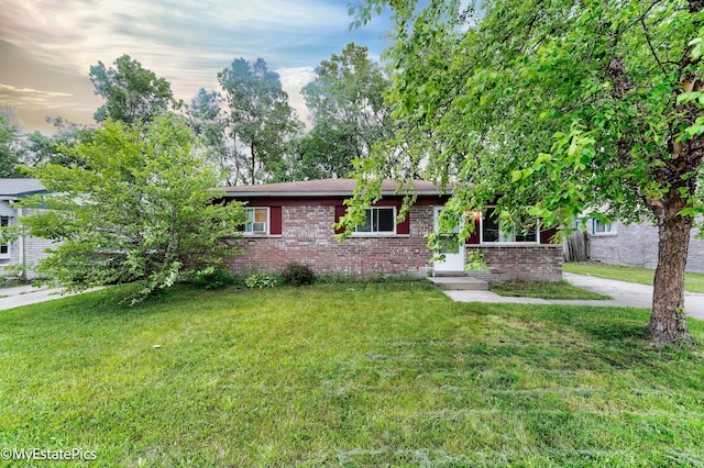 view of front facade with a lawn