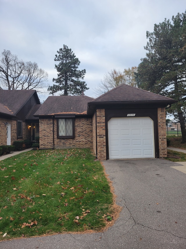 view of front of property with a front lawn