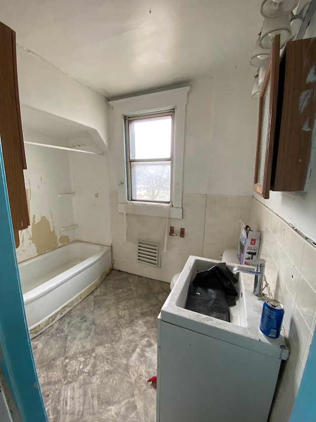 bathroom featuring visible vents