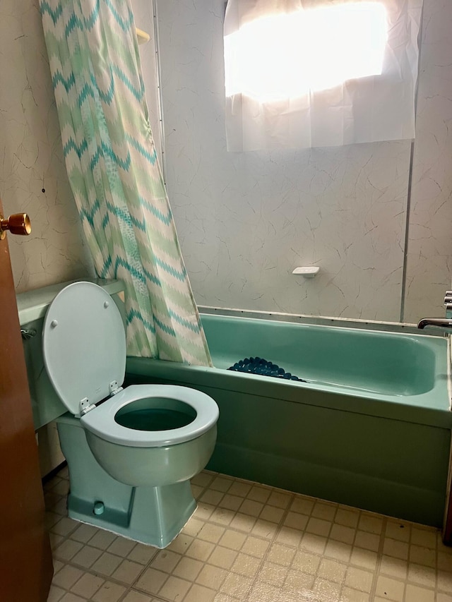 bathroom with shower / bath combo with shower curtain and toilet