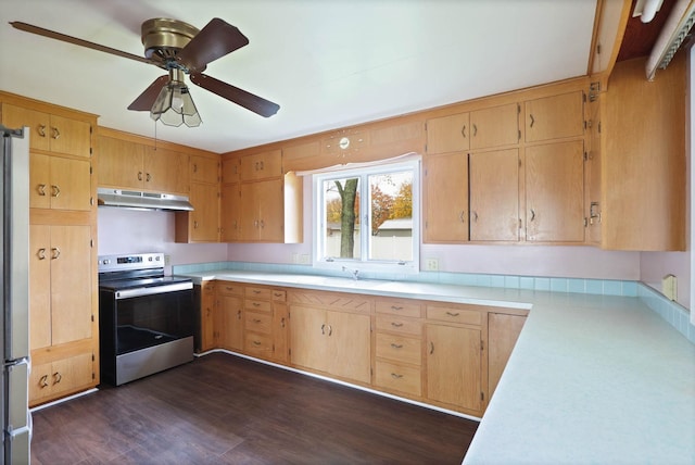 kitchen with electric range, ceiling fan, sink, and dark wood-type flooring