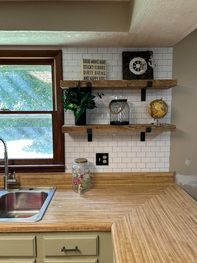 kitchen with backsplash and sink