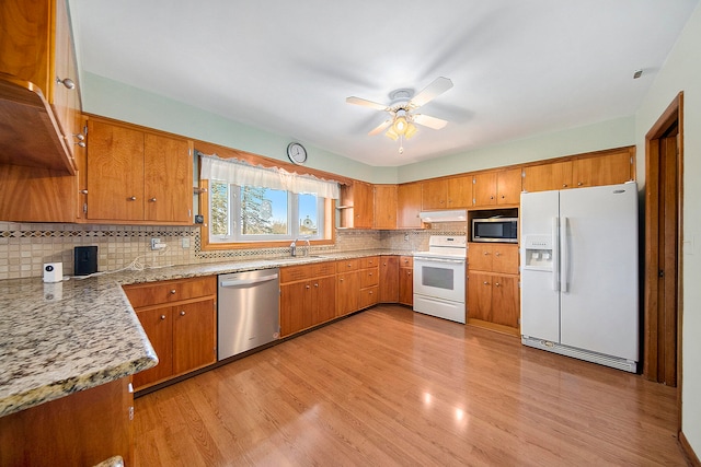 kitchen featuring ceiling fan, sink, light hardwood / wood-style flooring, and appliances with stainless steel finishes