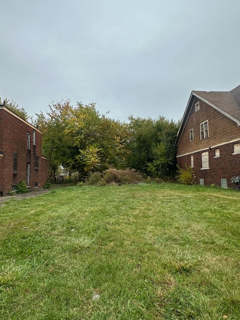 5782 Chalmers St, Detroit, MI 48213