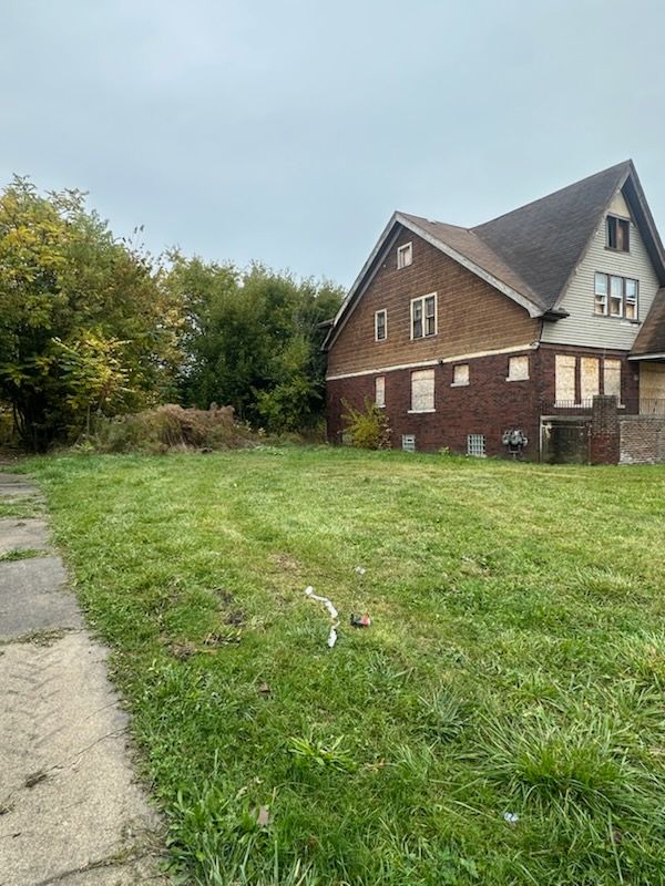 5782 Chalmers St, Detroit, MI 48213