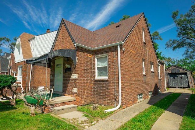 view of front of home featuring a storage shed