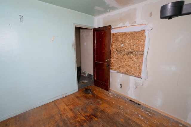 spare room featuring dark hardwood / wood-style floors