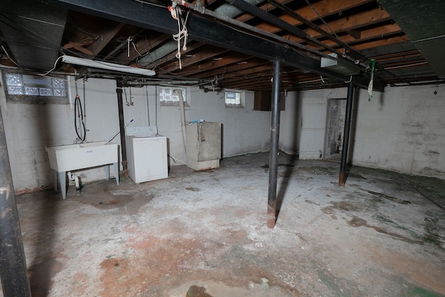 basement with sink and washer / clothes dryer