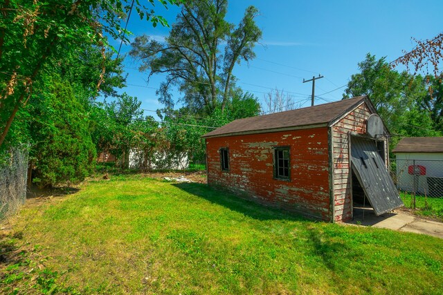 16226 Mark Twain St, Detroit, MI 48235 - view of yard with an outdoor structure