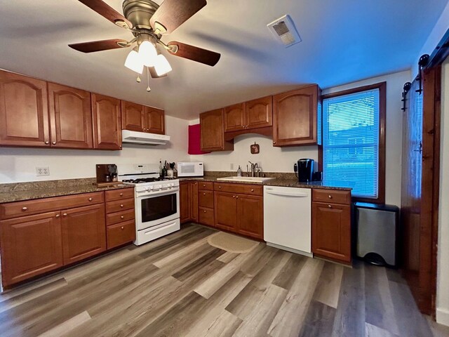 kitchen featuring dark hardwood / wood-style flooring, sink, ceiling fan, and white appliances