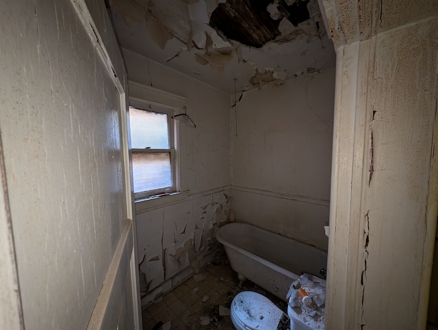 bathroom featuring a tub