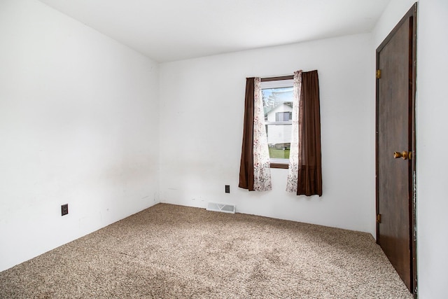 spare room with carpet flooring