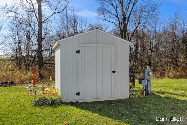 view of outbuilding with a yard