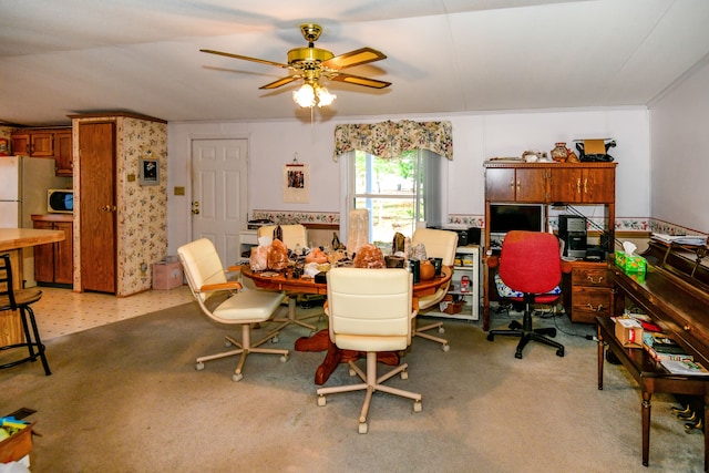 dining room with ceiling fan