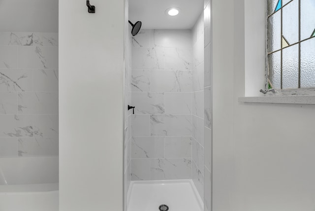 bathroom featuring a tile shower