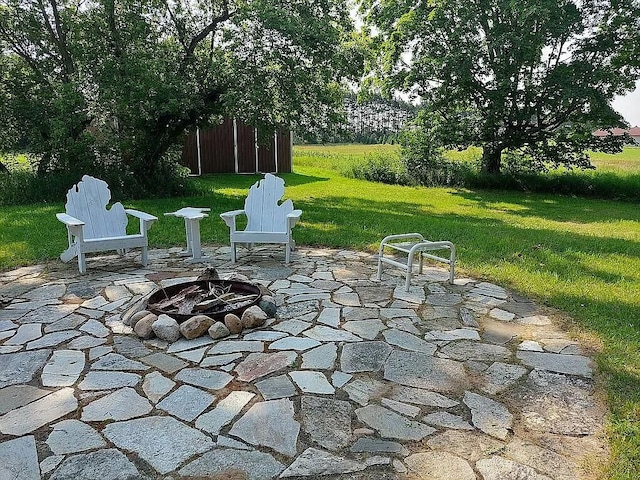 view of patio featuring an outdoor fire pit