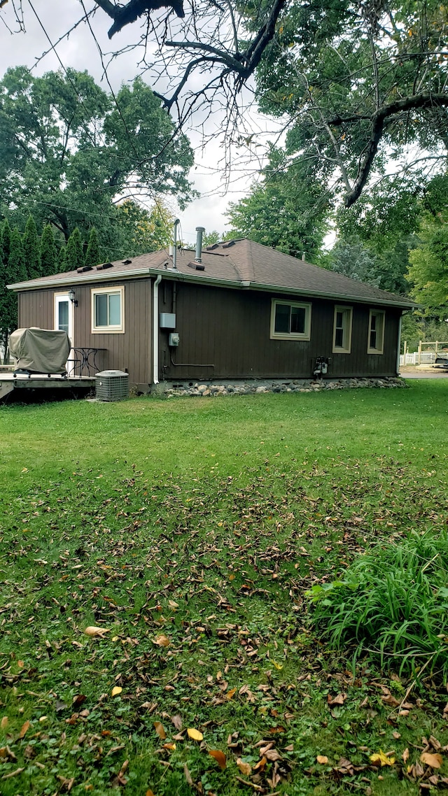 exterior space featuring a yard