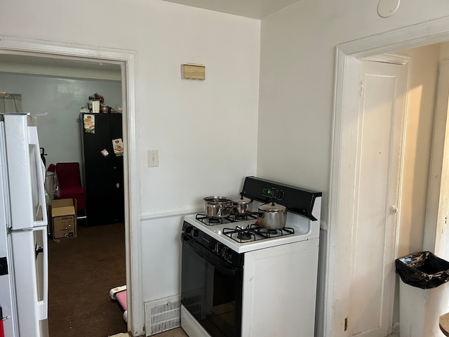 12644 Corbett St, Detroit, MI 48213 - kitchen with white appliances