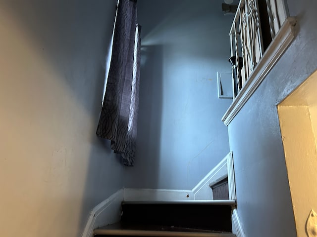 12644 Corbett St, Detroit, MI 48213 - view of staircase